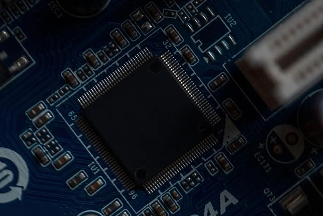 回收 Maxim 運算放大器、ADI 邏輯門和逆變器、TI 數(shù)模轉(zhuǎn)換器